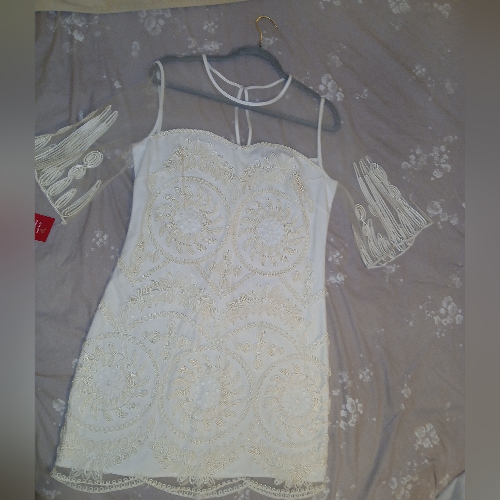 NEW WITH TAGS!Badgley Mischka Cream Embroidered Mini Dress